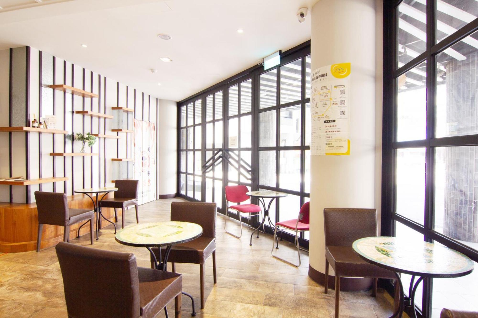 Check Inn Taichung Ziyou Exterior foto